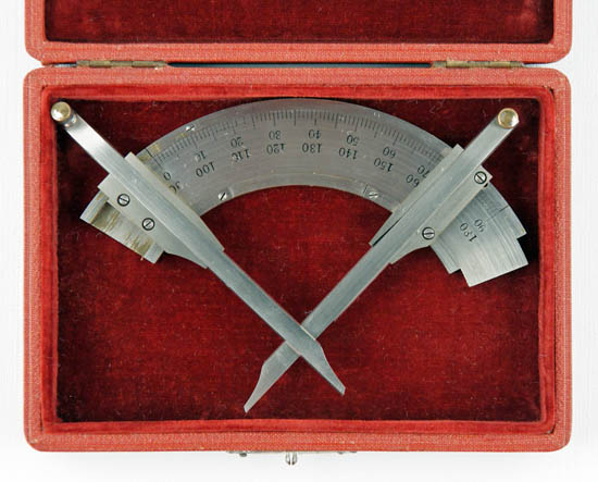 Quarter-circle contact goniometer with fixed limbs