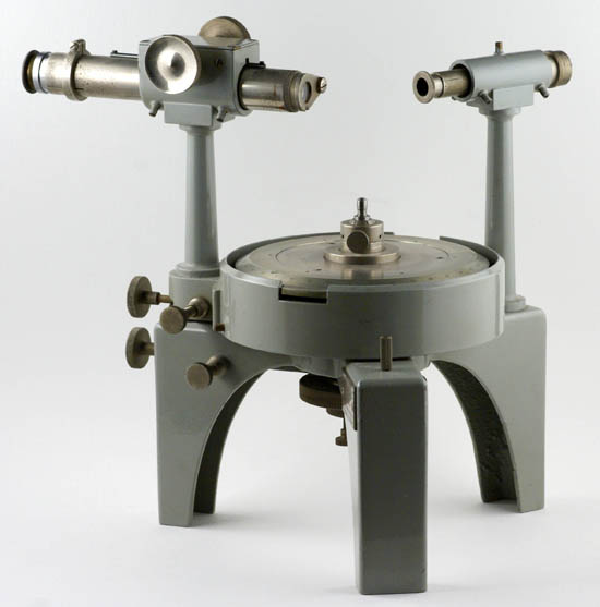 Modern Unicam reflecting goniometer