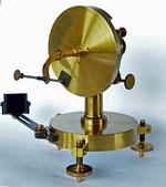 Wollaston goniometer with mirror attachment