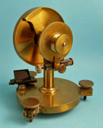 Wollaston goniometer with mirror attachment